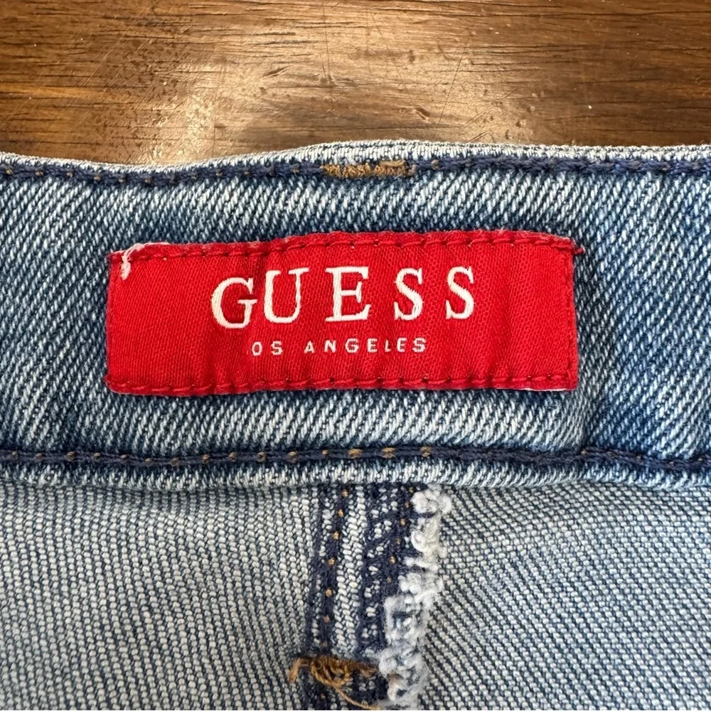 GUESS Women's Shorts 31 Blue Denim Emma Bottom Frayed Eds Button Fly Light Wash